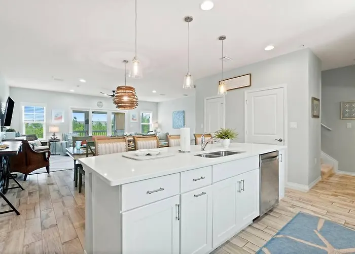 Holiday home Ebikes, Pool, Hot Tub, Luxury 3 Bd With Games Pensacola